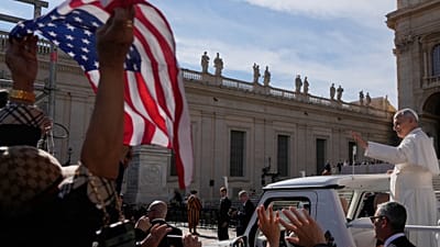 Papst Leo XIV. nach der wöchentlichen Generalaudienz auf dem Petersplatz im Vatikan, 28. Oktober 2026