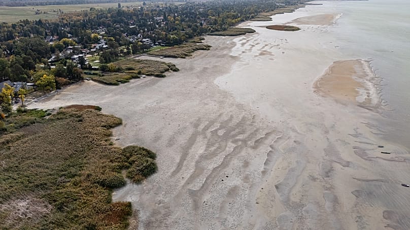 Drónnal készült felvételen a Balaton partszakasza Fonyód közelében 2026. október 8-án