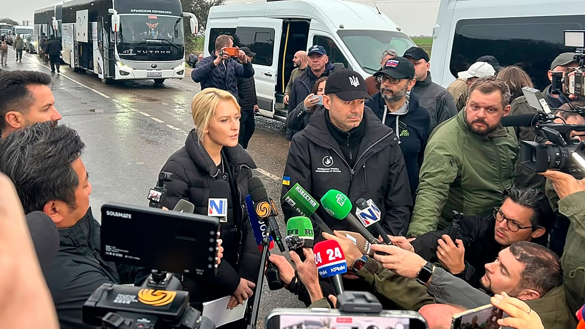 Ukraine holds its breath as humanitarian operation begins in Russian-occupied Oleshky