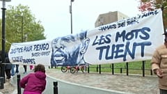 Une banderole en hommage à Pengo Bossio Wangi, victime de l'attentat de Trappes. 