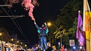 Propalästinensische und linksradikale Gruppen kapern Schülerprotest in Prenzlauer Berg in Berlin.