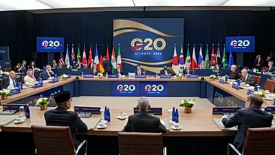 Marco Rubio, Sergei Lavrov e altri ministri degli Esteri partecipano al vertice dei ministri degli Esteri del G20 a Atlanta, negli Stati Uniti, il 30 ottobre 2026.