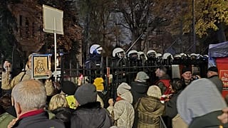 Policja przed Trybunałem Konstytucyjnym w Warszawie, 30 października 2026 r.