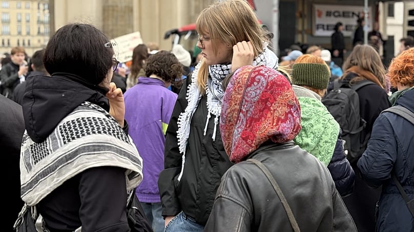 Junge Frauen auf Schülerprotesten in Berlin am 31.10.2026.