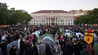 "Acampada" no Rossio, antes da carga policial que a dispersou