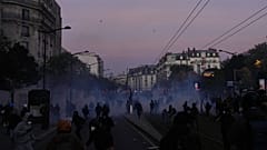 Affrontements dans les rues de Paris après la dispersion de la manifestation, le 31 octobre 2026.