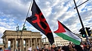 Palestinian flag and Antifa banner at the "Gen Z regelt" demonstration at the Brandenburg Gate in Berlin.